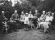 Vas.: H. Haljaspõld, Jaan Must, Else Must, Anna Grünfeldt, Peeter Grünfeldt, Jeanne de Gruf, Gerda Grünfeldt Nõmmel 1930  - KM EKLA