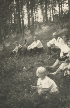 Jaan Kärner poja Ülo ja sugulastega Elvas 1939. a