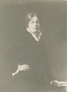 Marie Under 1915. a.