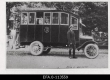 Esimene buss Tartus ja juht R. Selleke. Tartu 1923 - EFA