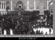 Rahvas Narva vabastamise aastapäeval Narva raekoja ees. 1920 - EFA