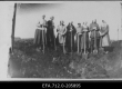 Naised labidatega. 1920 - EFA