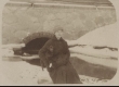 Naine koeraga jõe ääres istumas. 1917 - EAA
