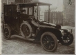 Vabrikujuhataja Christian Lutherile kuuluv Böömimaa autotootja "Laurin & Klement" auto koos juhiga. 1912? - EAA