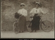 Else ja Selma Raehlmann jalgratastega. 1908 - 1909 - EAA