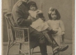 Baltimaade mõisnike fotod. Mundris mees kahe tütrega. 1910-ndad - EAA