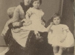Baltimaade mõisnike fotod. Naine kahe lapsega. 1870-ndad - 1890-ndad - EAA