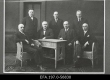 Tartu linnavalitsuse liikmed istuvad (vasakult): linnapea Karl Luik, August Mõru, Johannes Märtson, Julius Lill; seisavad: Voldemar Tamman, Karl Pahk, August Mägi. 1927 - 1929 - EFA