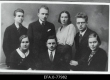 Sotsiaal-filosoofilise (?) rühma liikmeid 2. rida vasakult: 2. E. Laugaste, 3. G. Laugaste, 4. Paul Vihalem. [Tartu] [1922-1923] - EFA