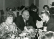 Helene Siimiskeri dissertatsioonikaitsmise pidu Kirjandusmuuseumis 21.06.1963. Vasakult: Kersti Merilaas, August Sang, August Palm; taga: Olli Kõiva - KM EKLA