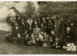 Rudolf Reiman (tagareas vas. 5.) õpilastega 1924. a.  - KM EKLA