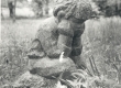 KM töötajate ekspeditsioonilt 1986. a.  Väikese Illimari skulptuur Uderna kooli pargis - KM EKLA