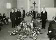 Johannes Aaviku matused 7.4.1973. Ees vas. 1. Heinrich Mark, par. Ees Karl Ristikivi  - KM EKLA