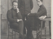 Johannes Vares-Barbarus (vasakult esimene) kaasõpilastega Pärnus - KM EKLA