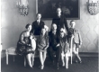 Jaan Tõnisson perekonnaga. Vas.: Hilda, Heldur, Hilja, Jaan, Ilmar, Lagle, Rein - KM EKLA