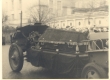 J. Vares-Barbaruse matused. Kirst põrmuga suurtükilafetil "Estonia" ees - KM EKLA