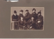 Esim. reas A. Sprenk-Läte ja K. E. Sööt. Tagum. Reas (vasakult): Joh. Aavik, dr. R. Bernkoff, L. Neumann, M. Saar, P. Brehm. Jaan. 1917 - KM EKLA