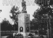 Vabadussõjas langenute mälestusmärk Narvas (kaader filmist “Eesti linnad”). 1924 - EFA