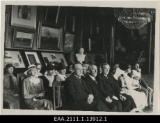 Pallase 16. kunstinäituse külastajad. Tartu 24.03.1935