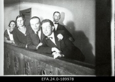 Õigusteaduse üliõpilased Konstantin Pätsi poeg Leo Päts (vasakult 3.), J. Mändmets (4.) ja I. Lill ( 5., tagapool). [Tartu] 1923
