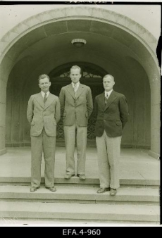 Rahvuskogu Valgamaa esindajad. 1937