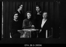 Vändra Naisseltsi juhatus. Esimeses reas vasakult: Mets, Laansalu, Tuisk; teises reas Tammai ja Näripä. 06.06.1920