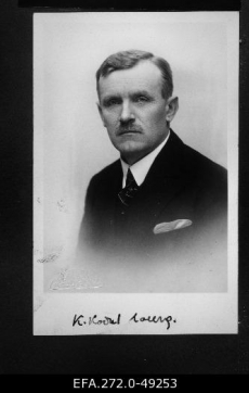 Lattik, Jaan - kirikuõpetaja, Asutava Kogu, I, II, III ja IV Riigikogu liige, haridusminister 1925.-1927.a., välisminister 1928.-1931.a., üks kristliku rahvaerakonna asutajatest.