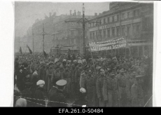 Eestlaste manifestatsioonist osavõtjad Nevski prospektil. 1917