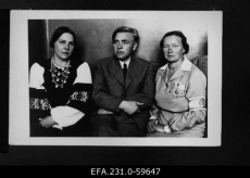 V üleriiklikust naiskongressist osavõtjad vasakult: Kallas, A.Oidermaa ja Tamm. 14.-16.12.1935.