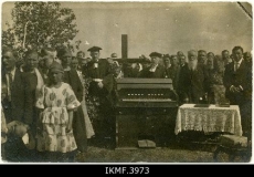 Rammu surnuaiapüha 1920ndail (?), Jõelähtme õpetaja Tomberg, köster Jakomberg
