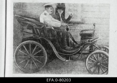 Esimesi autosid Tallinnas "Panhard Levassor'i" roolis omanik Feodorov. 1902