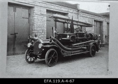 Tuletõrjeauto Vene-Balti Laevatehase õuel. 1913 - 1916