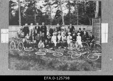 Jalgrattavõidusõitjad Haapsalus. 1899