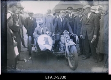 Motovõistlusest osavõtja Herbert Krasting oma mootorrattaga. 1920 - 1923