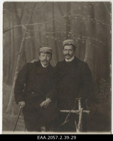 Baltimaade mõisnike fotod. Kaks teklitega noort meest. 1900-ndad - 1910-ndad