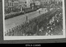 Tuletõrjujate ja sõdurite paraad Suurturul Romanovite 300.a. juubeli puhul.	1913