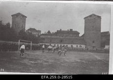 Vaade Tornide väljakule rohkem kui 40 aastat tagasi, mis oli siis parimaks jalgpalliväljakuks ja kus korraldati kõik suuremad võistlused.  Tallinn [1910-1920]