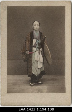 Traditsioonilises rõivastuses jaapani mees, portreefoto