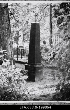 Helilooja koorijuhi ja pedagoogi Friedrich August Saebelmanni haud Paistu kalmistul.	09.1967