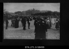 Eesti VII üldlaulupeo rongkäik ja pealtvaatajad. 1910