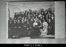 Peterburi Eesti Üliõpilaste Seltsi liikmed pärast üliõpilaste heaks korraldatud näitusmüüki. 1914