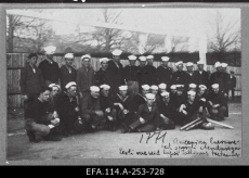 Ameerika Ühendriikide sõjalaeva pesapalli meeskond enne demonstratsioonvõistlust, millega koguti raha Tallinna puudust kannatavatele lastele. 1920