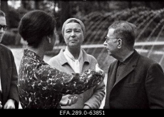Prantsuse kirjanik Paul Sartre külaskäigul Tallinnas.	(1966 - 1967)