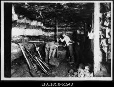 Riigi Põlevkivitöötlemise maaalune kaevandus Kohtlas.	1926