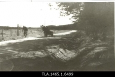 Pirita-Merivälja vaheline teelõik 9. kilomeetriposti juures, kus asus Lenderi (hiljem Mähe) peatus. 1930ndate lõpp