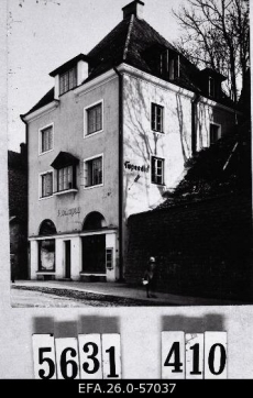 Ploompuu raamatu- ja kirjutustarvete kauplus Nunne tänavas. Tallinn, enne 1940.