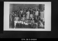 Grupp Tartu saksa eragümnaasiumi tütarlaste osakonna õpilasi.	1925 - 1926