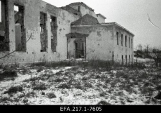 Iru rahvamaja varemed. 1944