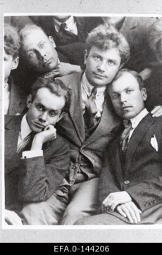 Lavastaja Paul Sepa draamastuudio näitlejad (vasakult) Karl Otto (Kaarli Aluoja), Johannes Nolk (Kaljola), Otto Aloe ja Priit Põldroos. enne 1940.