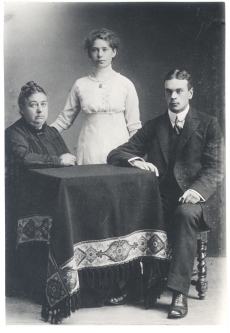 Elisabeth Aspe tütre ja pojaga